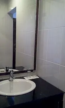 뉴 아스타 그라하 홈스테이 꾸따 3*,